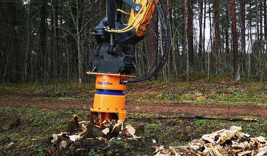 The Dipperfox SC600 attached to an excavator and grinding a stump.