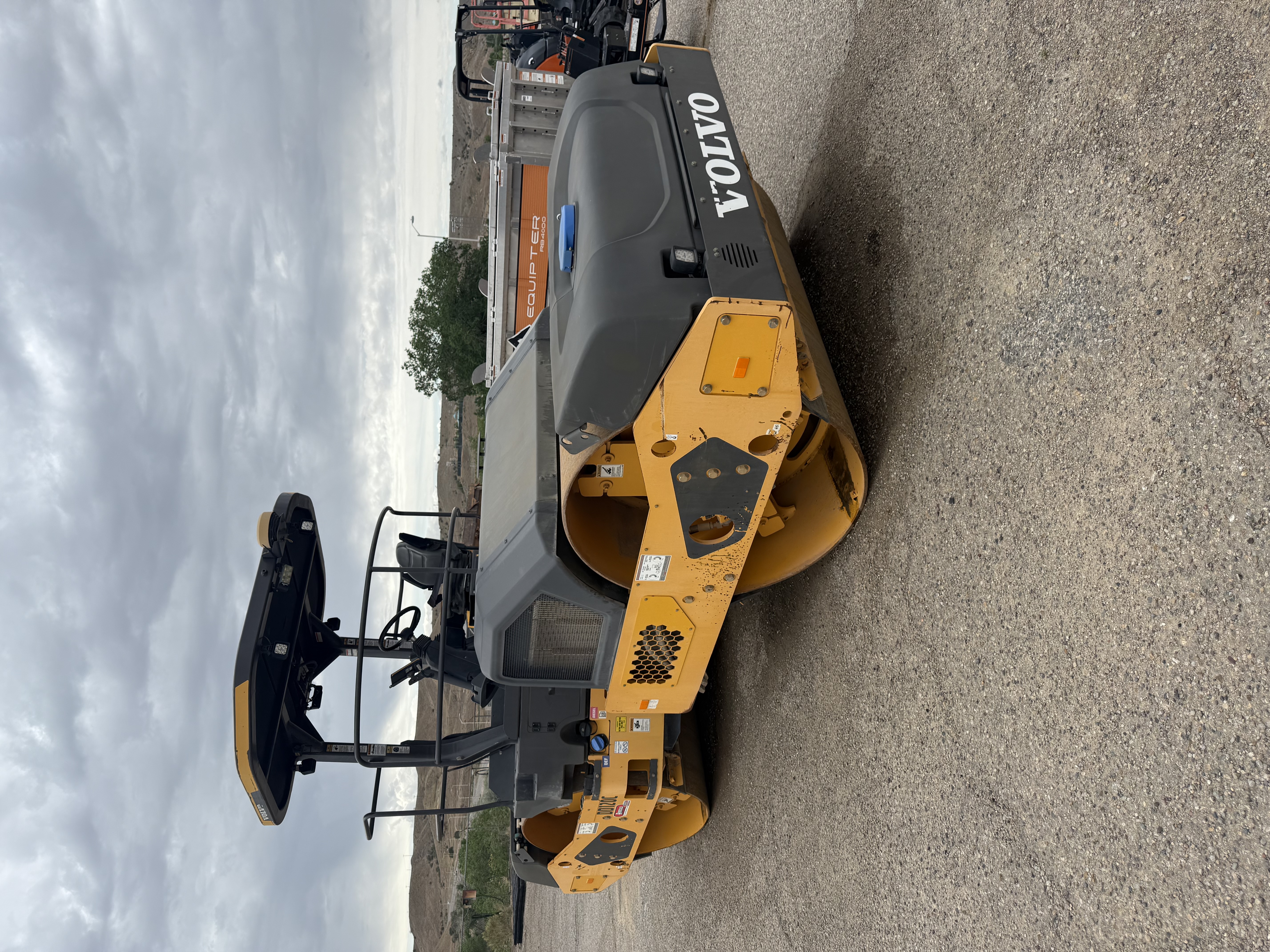 Volvo DD120 asphalt roller