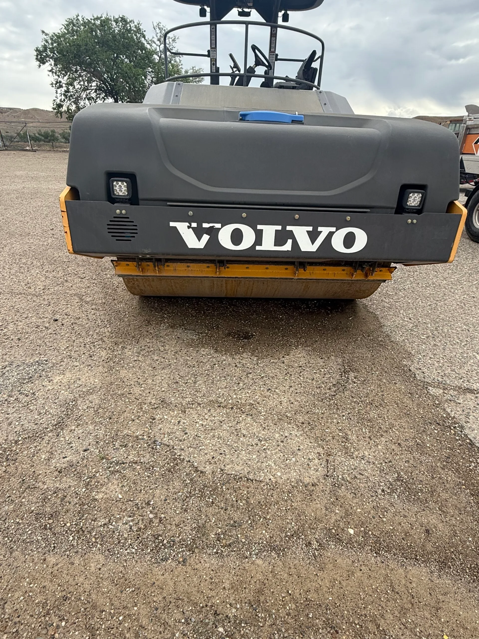 Volvo DD120 Roller - Image 10