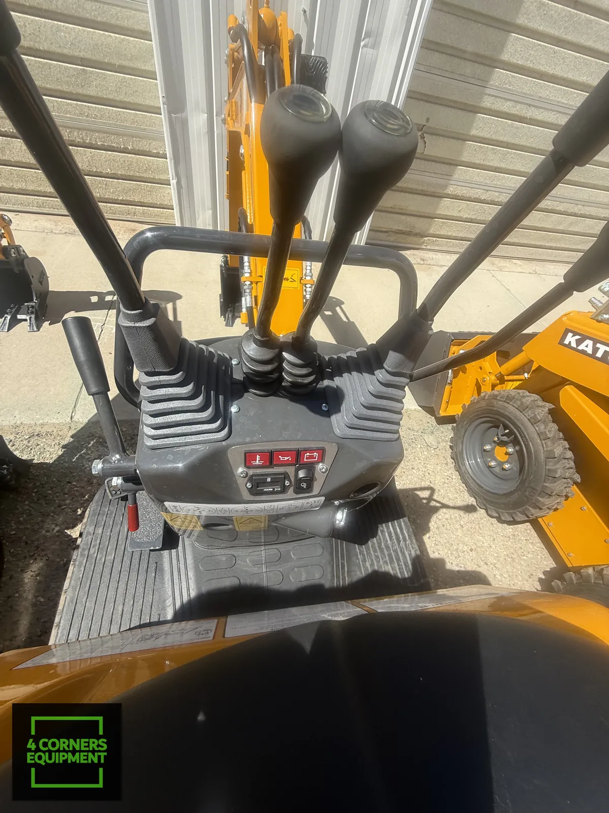 Kato V5 HD09 Mini Excavator - Image 3