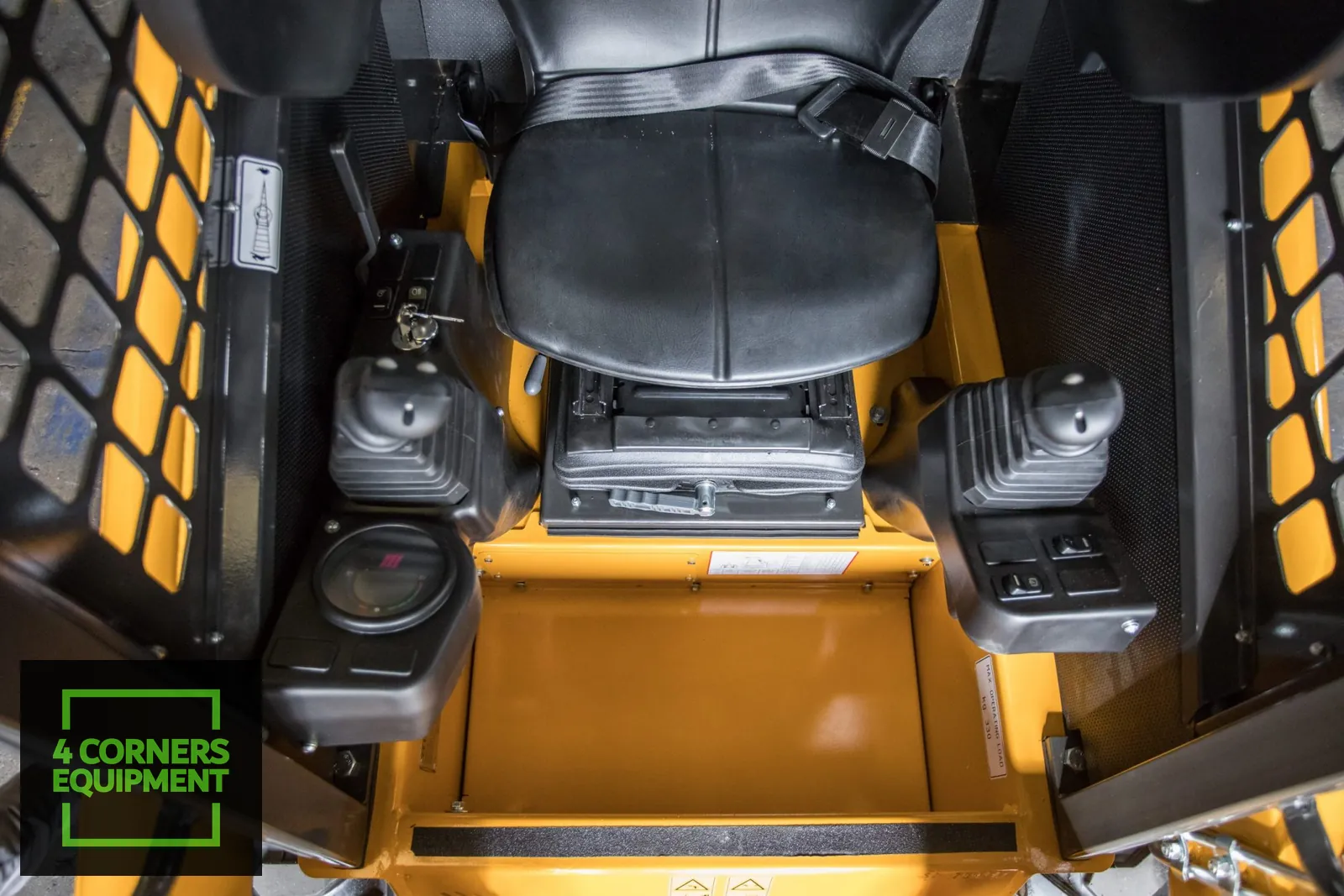 Kato AS 12 Skid Steer Open Cab - Image 5