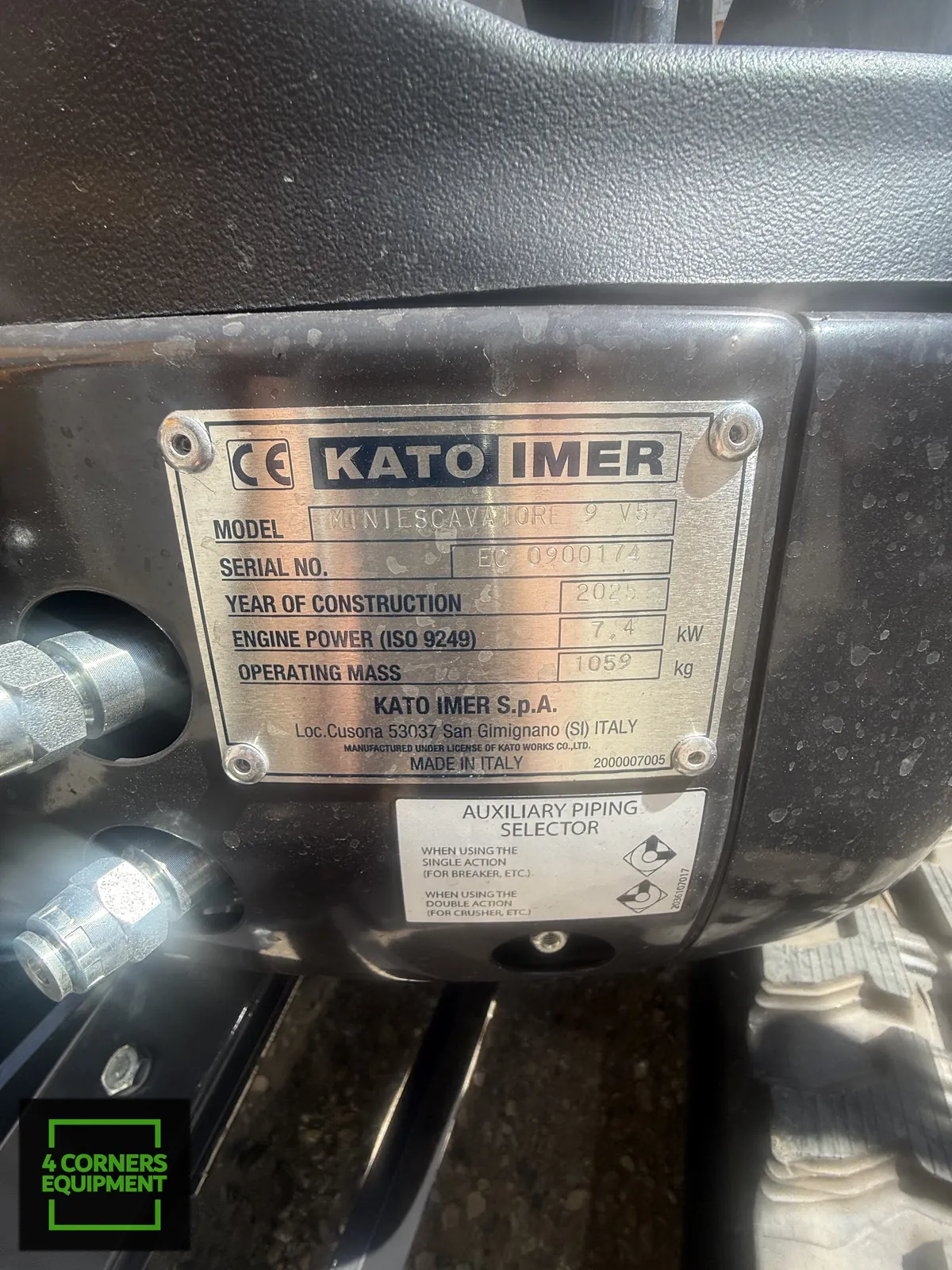 Kato V5 HD09 Mini Excavator - Image 6